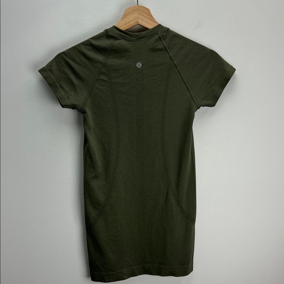Lululemon Swiftly Tech 2.0 Short Sleeve T Shirt Green Womens 2 Running Workout - Picture 4 of 7